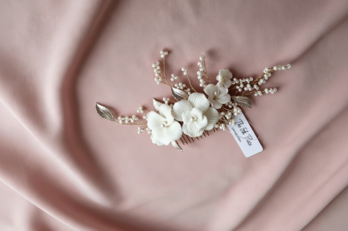 5. Petals & Pearls Bridal Hair Comb ✨ FREE GIFT — Limited Stock!