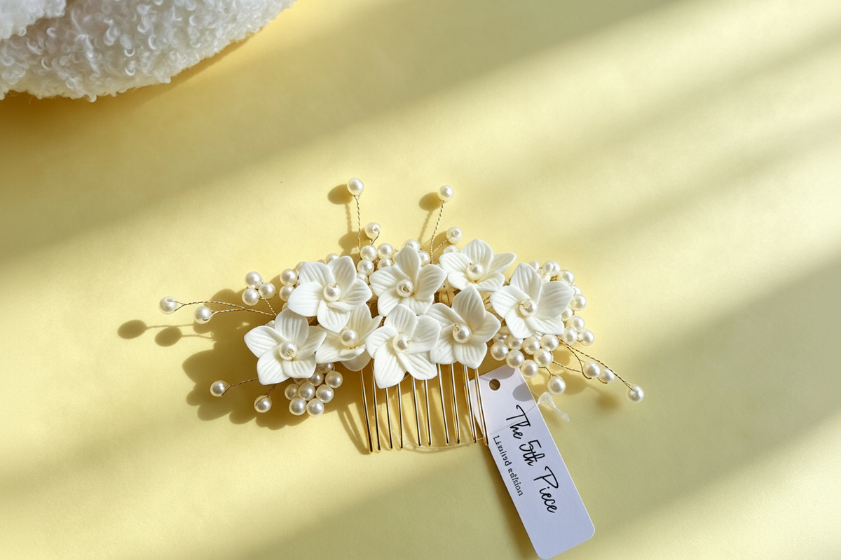 Luminous White Floral Pearl Comb ✨ Limited Stock — Free Gift!